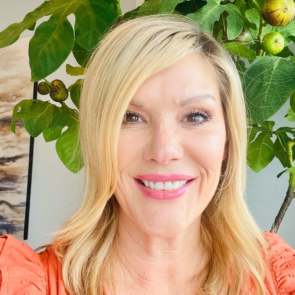 Meet your Posher, Karen - Picture 2 of 2